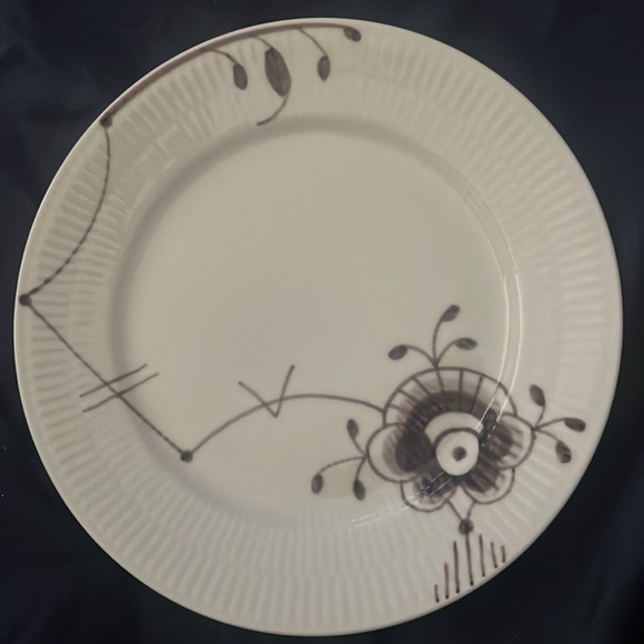 Royal Copenhagen Black Mega Salad Plate #6 8.75” - Picture 3 of 5